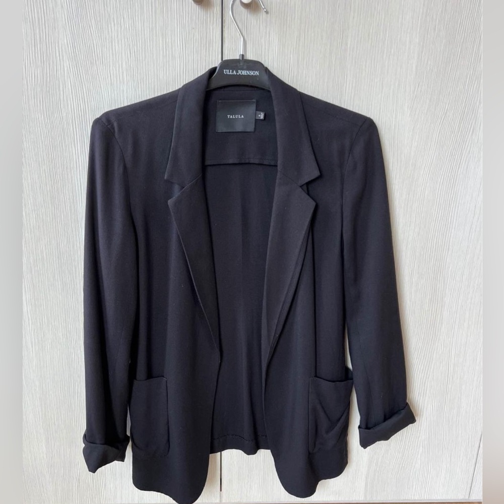 Aritzia Light Blazer Jacket